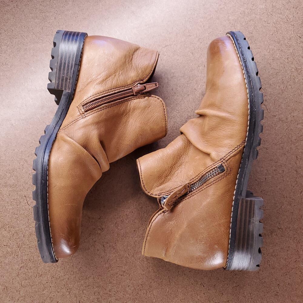 Clarks Clarkwell Leather Zip Ankle Boots Women 7M Tan Low Block Heel Casual - Picture 2 of 10